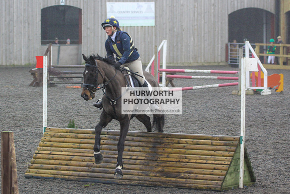 Hurworth Hunt Arena Show Cross 013