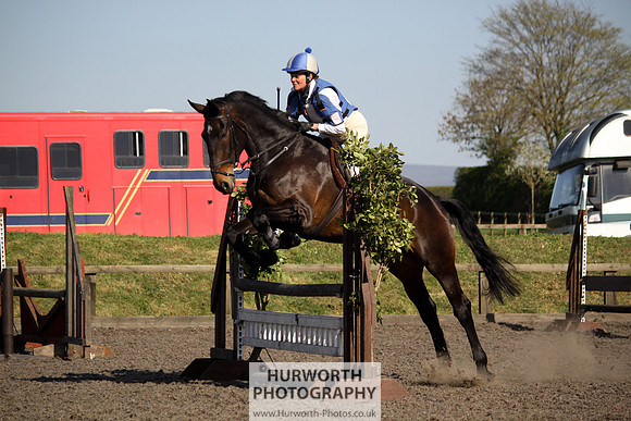 Hurworth Good Friday Show Cross 010