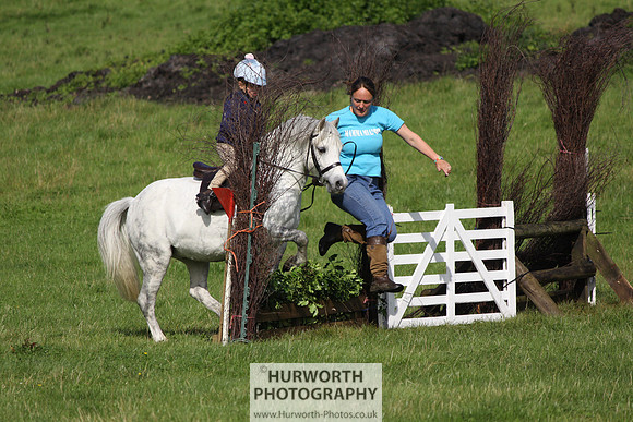 Hurworth HedgeHop 105
