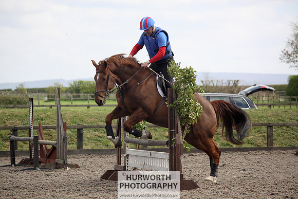 Hurworth Good Friday Show Cross 033
