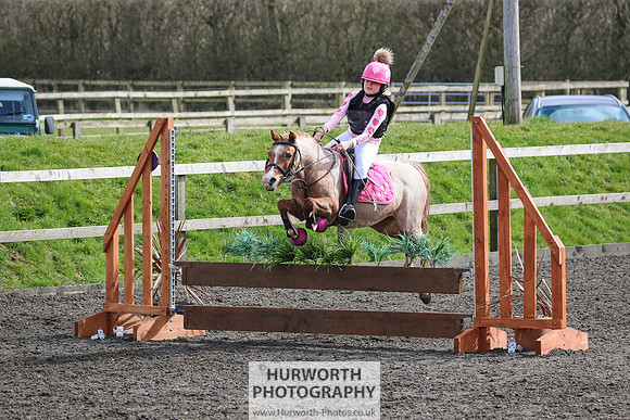 Hurworth ShowCross 370