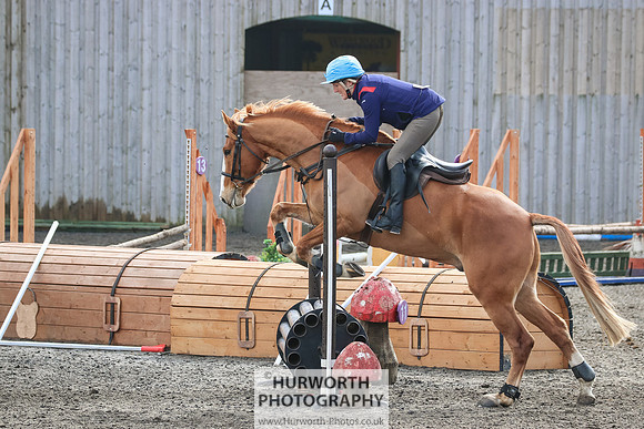 Hurworth ShowCross 402