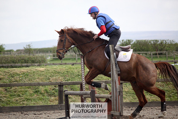 Hurworth Good Friday Show Cross 036